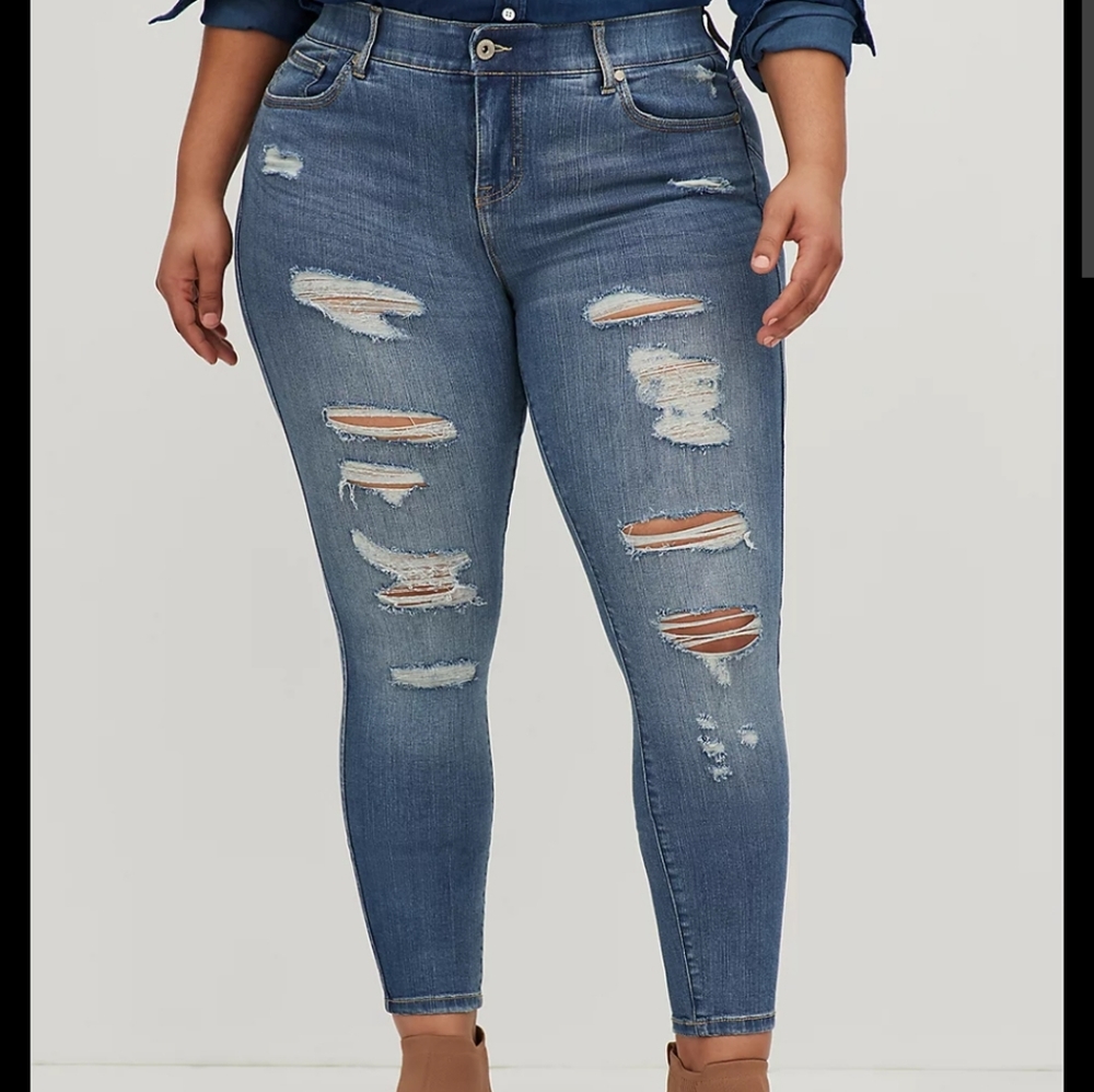 TORRID Premium Skinny Bombshell Jeans 22